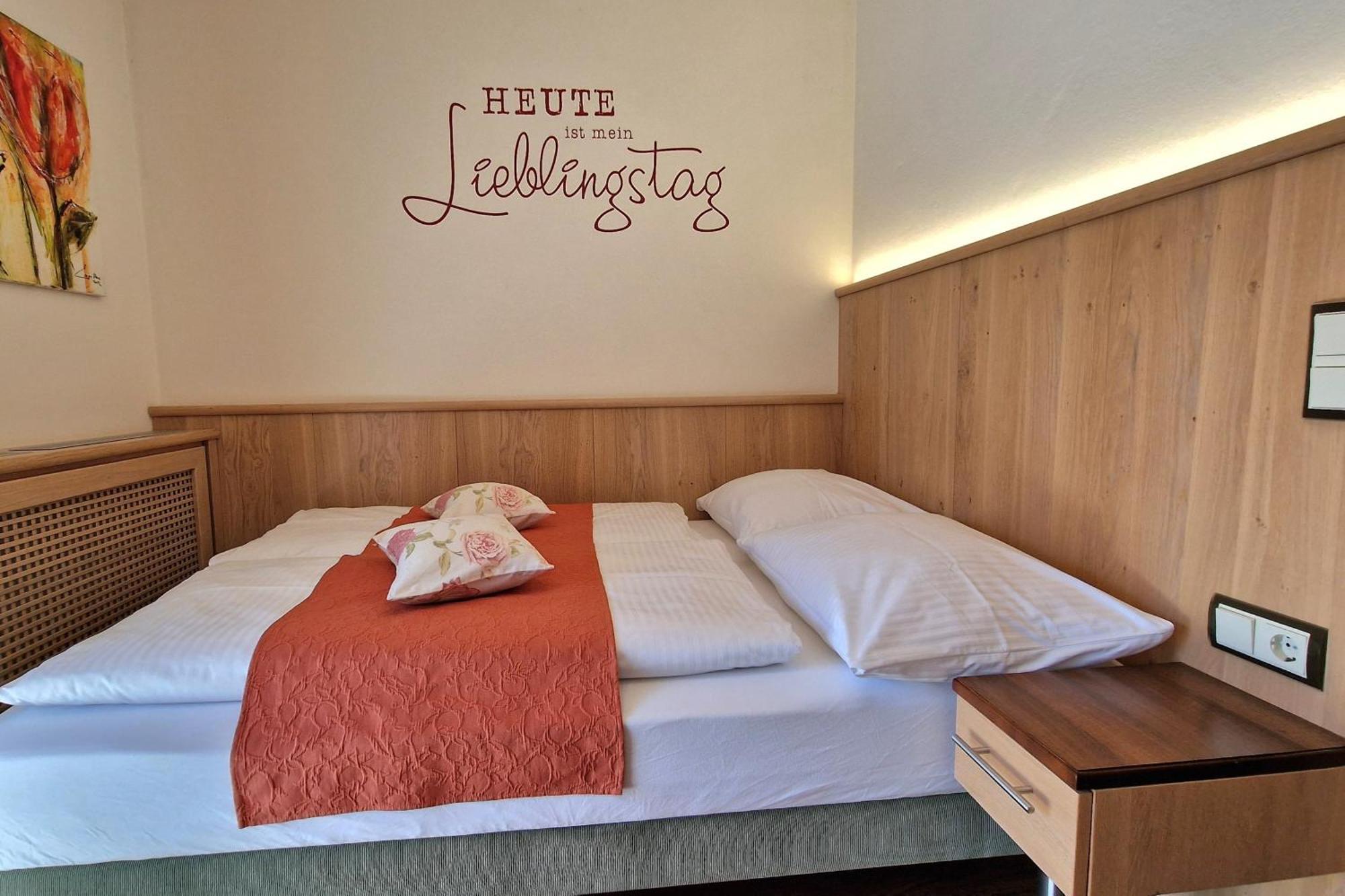 Landgasthof Trattnig Schiefling am See Room photo